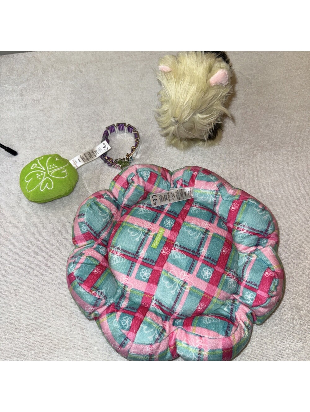 American Girl - Pet Daisey Flower Bed with Coconut and green pillow